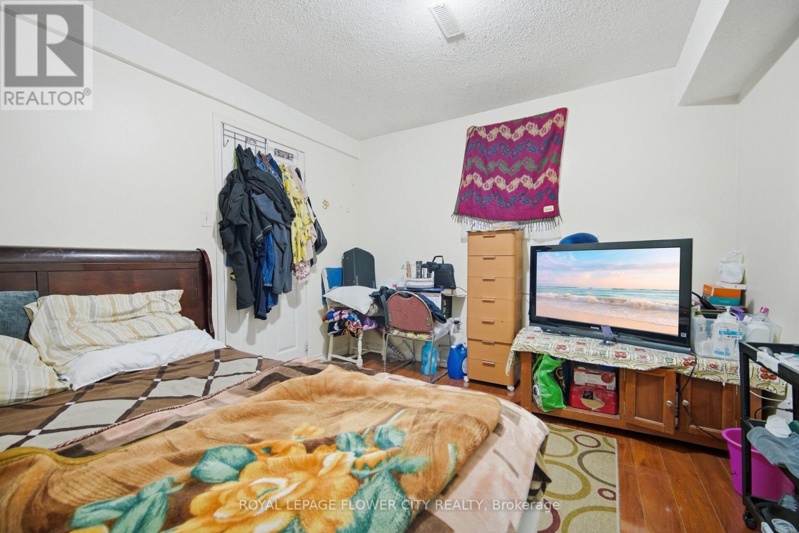 30 Ridgefield Court, Brampton, Ontario  L6P 1B4 - Photo 7 - W13046100