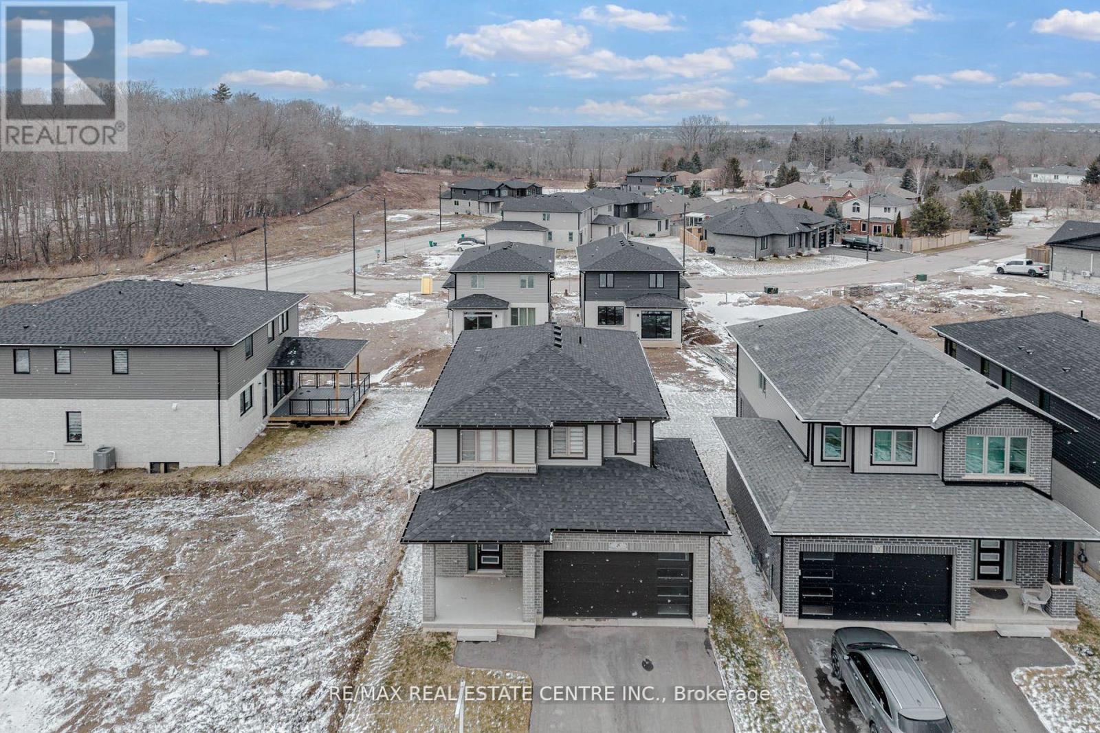 8 Moon Crescent, Cambridge, Ontario  N1S 0C4 - Photo 2 - X13046104