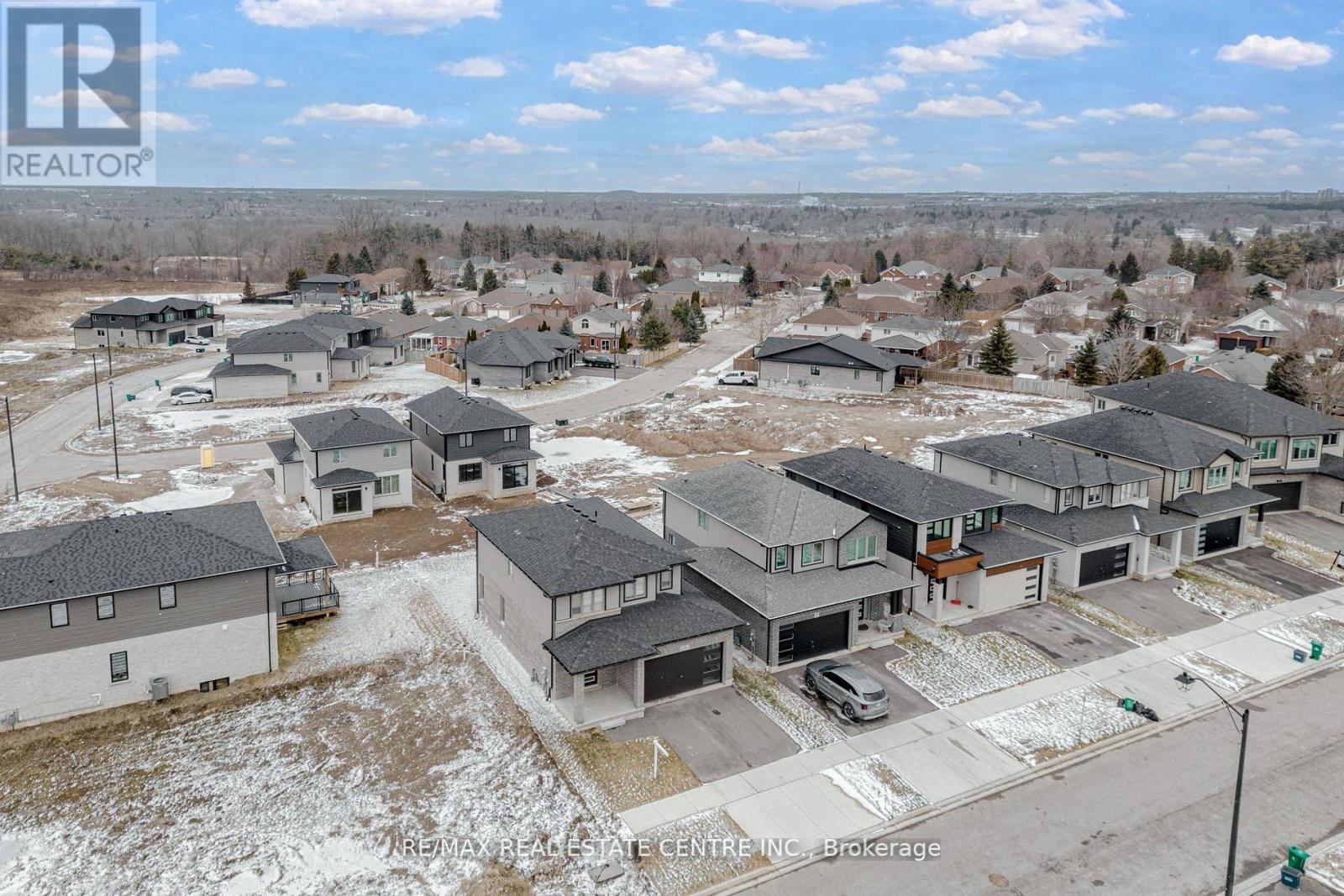 8 Moon Crescent, Cambridge, Ontario  N1S 0C4 - Photo 3 - X13046104