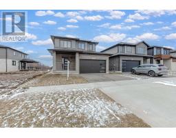 8 MOON CRESCENT, Cambridge, Ontario