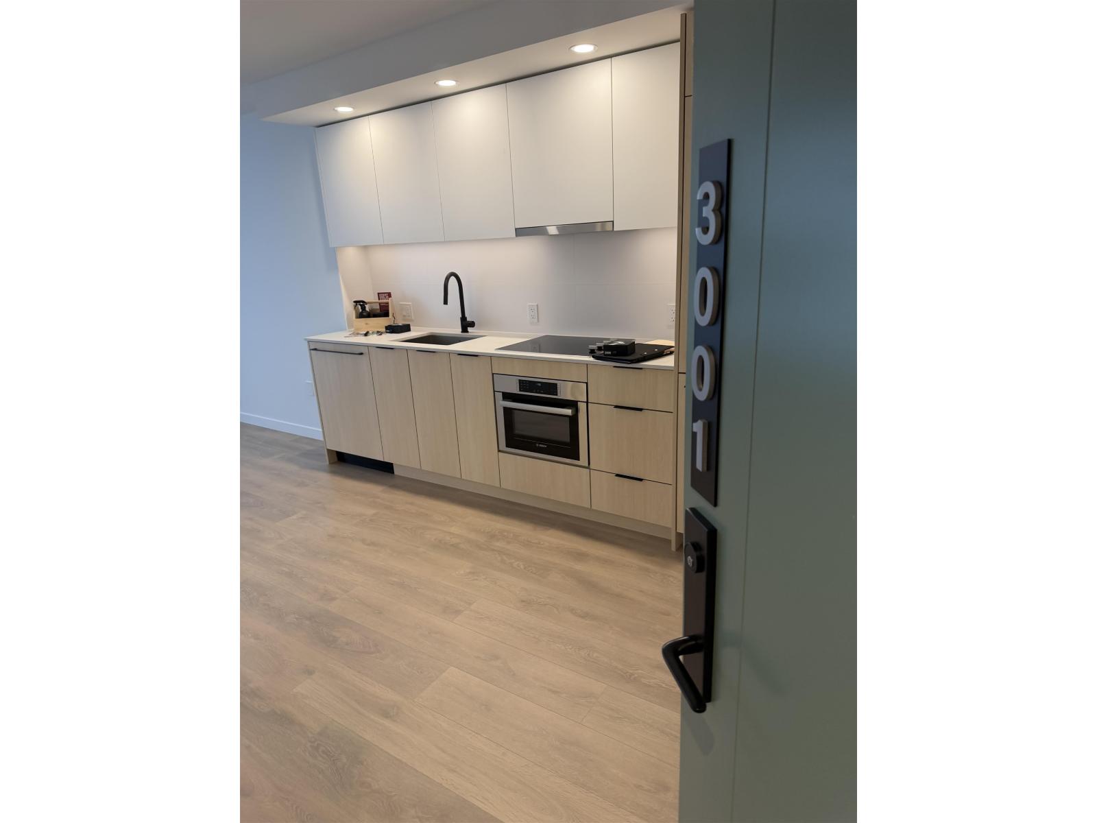 3001 13738 Central Avenue, Surrey, British Columbia  V3T 0X5 - Photo 2 - R3115863