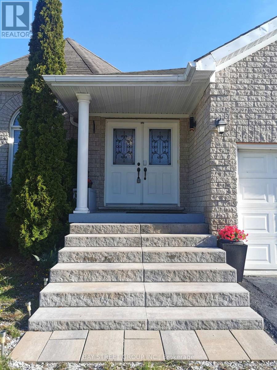19 Falcon Crescent, Barrie, Ontario  L4N 0Y9 - Photo 2 - S13043904