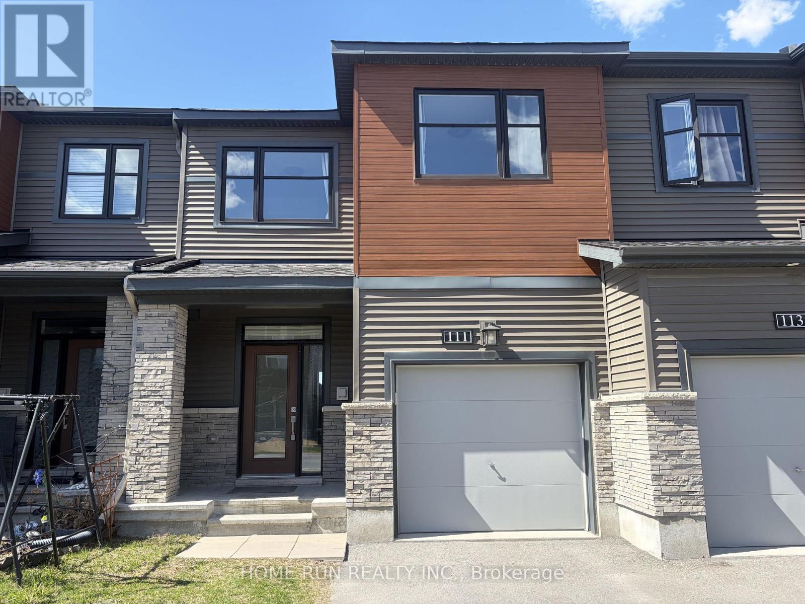 111 TEELIN CIRCLE, Ottawa, Ontario