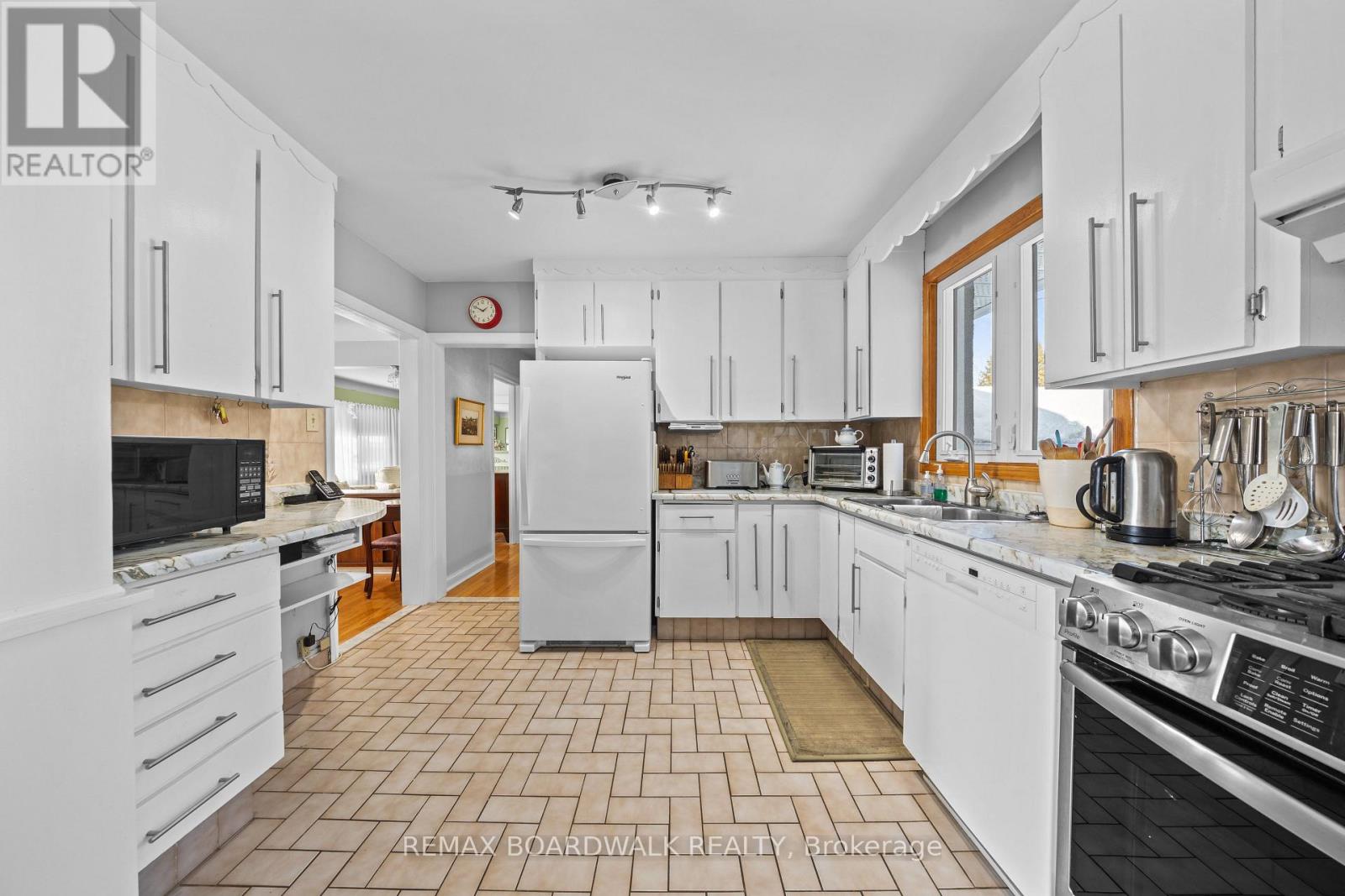 961 Kingsmere Avenue, Ottawa, Ontario  K2A 3K3 - Photo 12 - X12815582