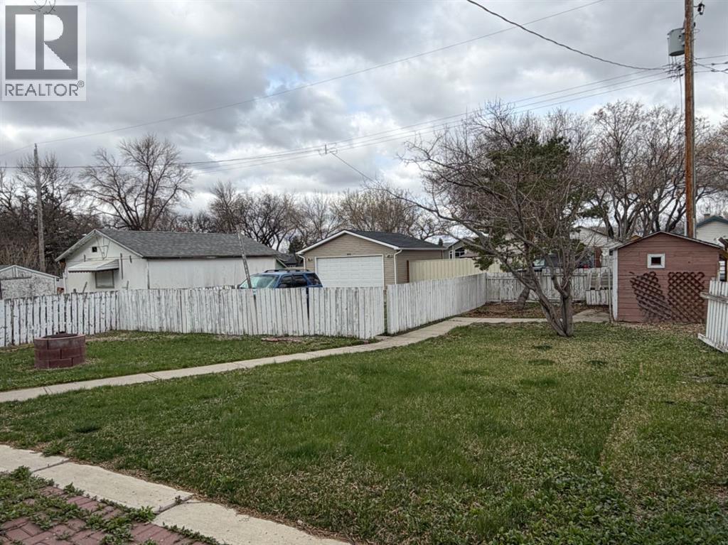 810 12a Street N, Lethbridge, Alberta  T1H 2K5 - Photo 4 - A2304965