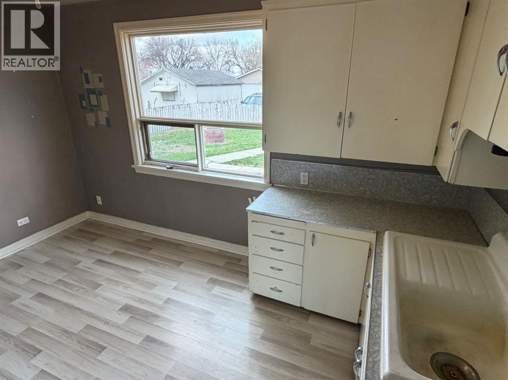 810 12a Street N, Lethbridge, Alberta  T1H 2K5 - Photo 11 - A2304965