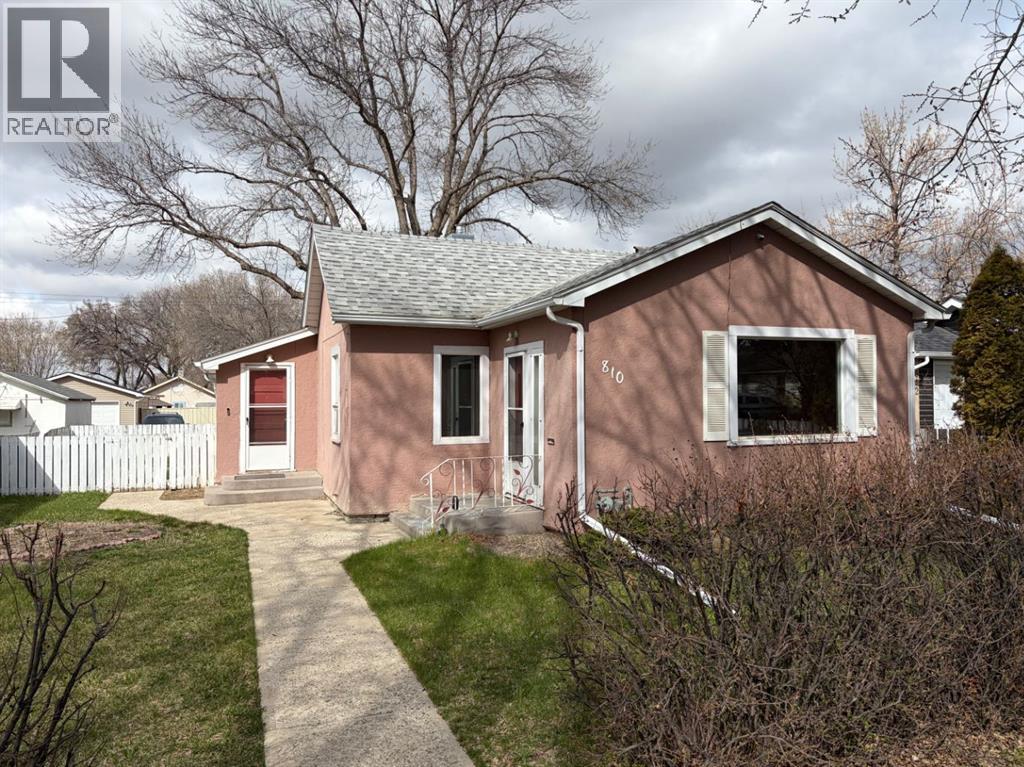 810 12a Street N, Lethbridge, Alberta  T1H 2K5 - Photo 2 - A2304965