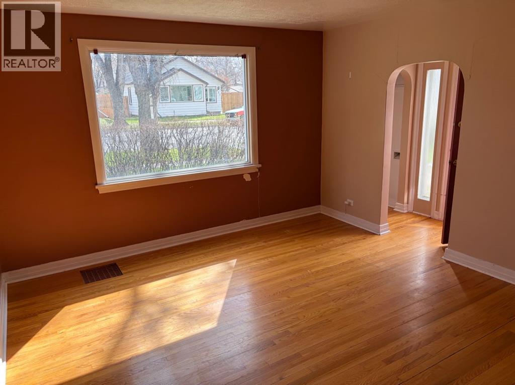 810 12a Street N, Lethbridge, Alberta  T1H 2K5 - Photo 5 - A2304965