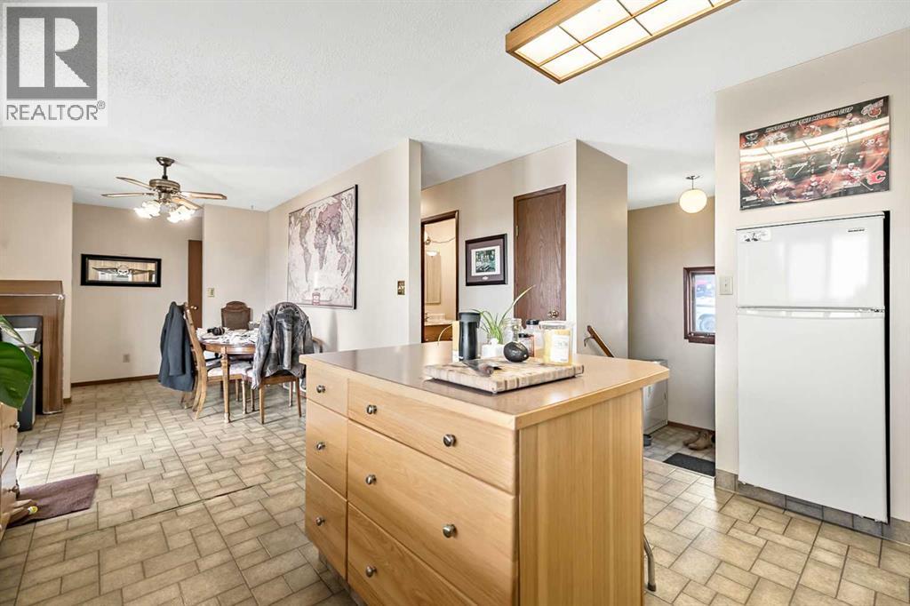 34 Crescent Road, Okotoks, Alberta  T1S 1G4 - Photo 12 - A2304602