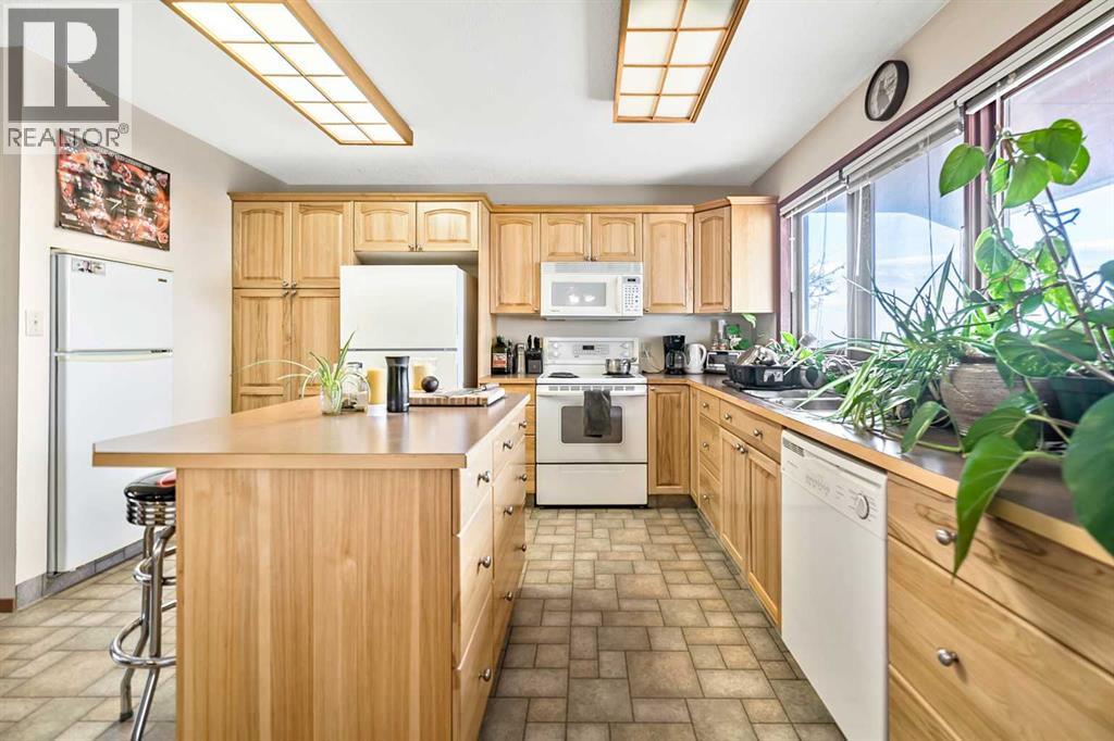 34 Crescent Road, Okotoks, Alberta  T1S 1G4 - Photo 10 - A2304602