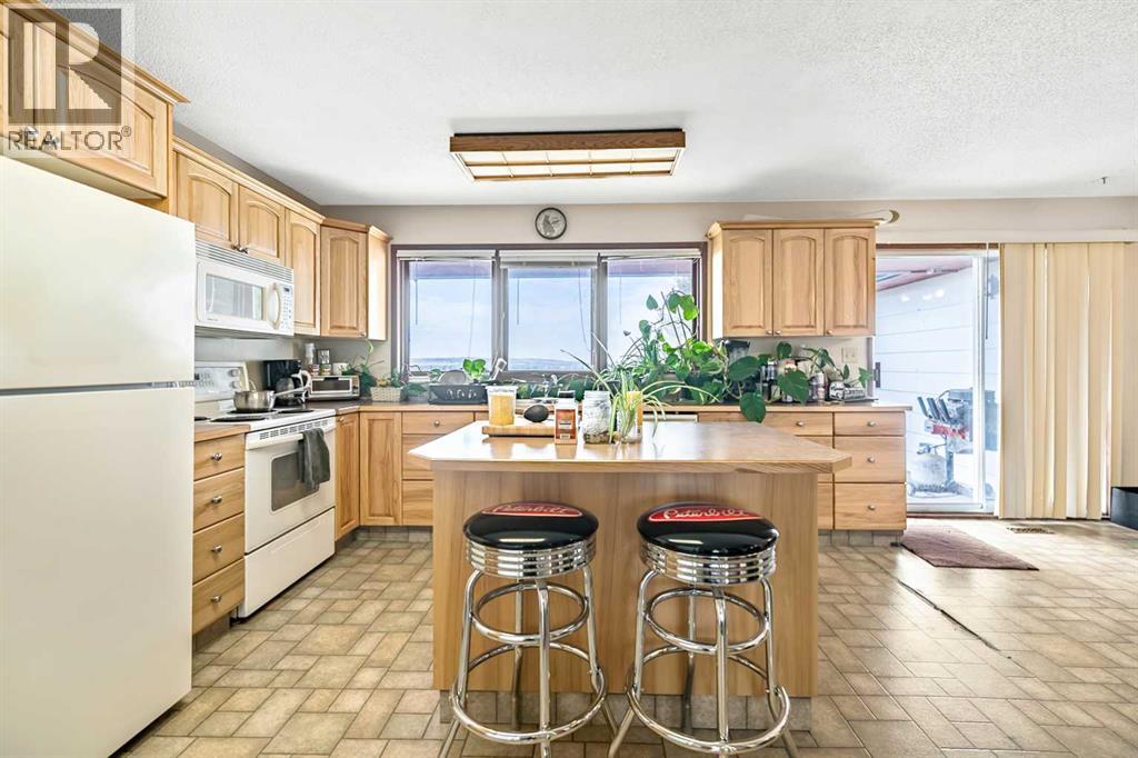 34 Crescent Road, Okotoks, Alberta  T1S 1G4 - Photo 9 - A2304602