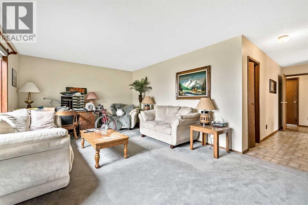 34 Crescent Road, Okotoks, Alberta  T1S 1G4 - Photo 14 - A2304602