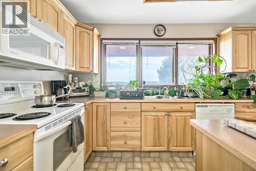 34 Crescent Road, Okotoks, Alberta  T1S 1G4 - Photo 11 - A2304602