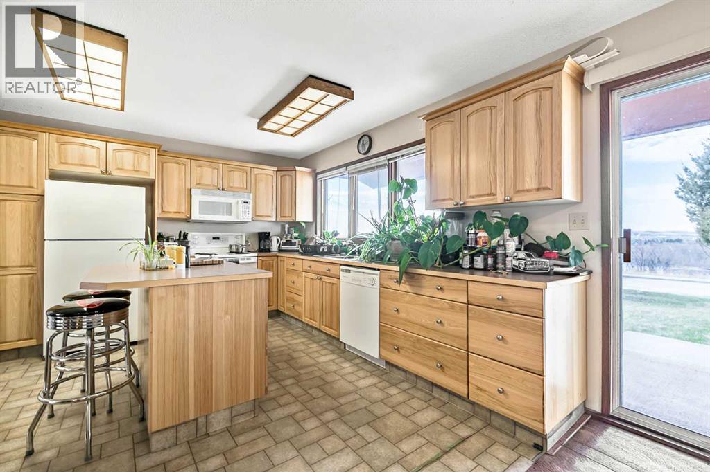 34 Crescent Road, Okotoks, Alberta  T1S 1G4 - Photo 8 - A2304602