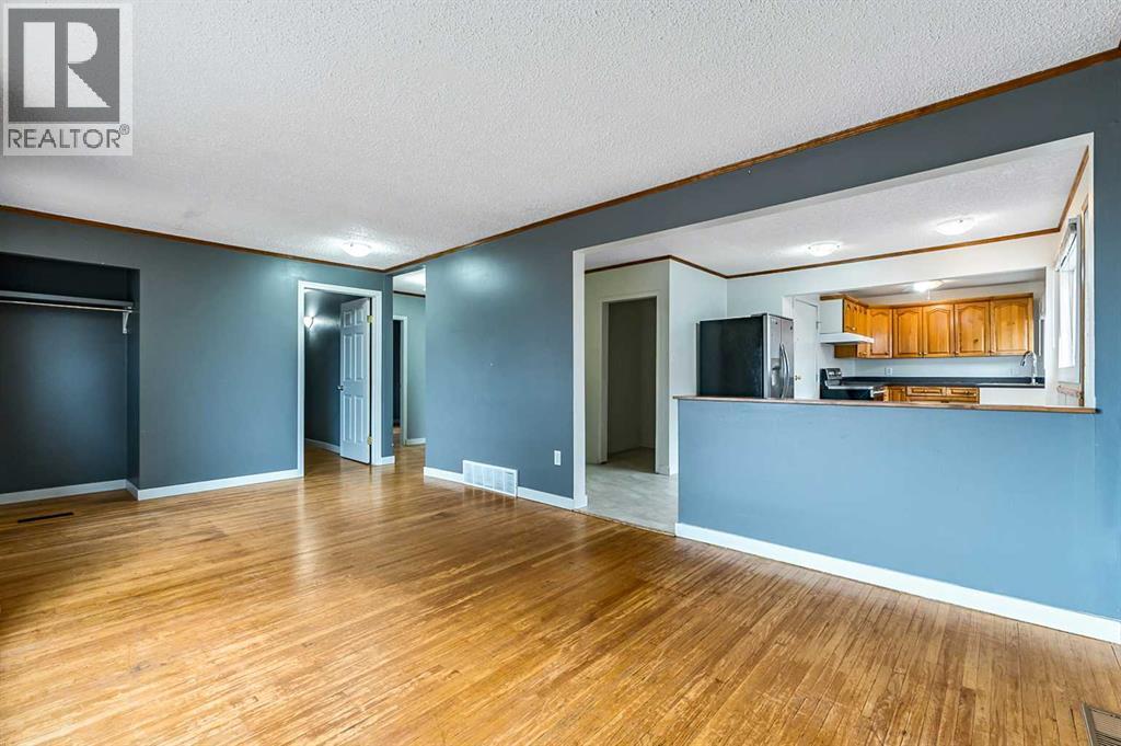 30 Crescent Road E, Okotoks, Alberta  T1S 1G4 - Photo 7 - A2304679