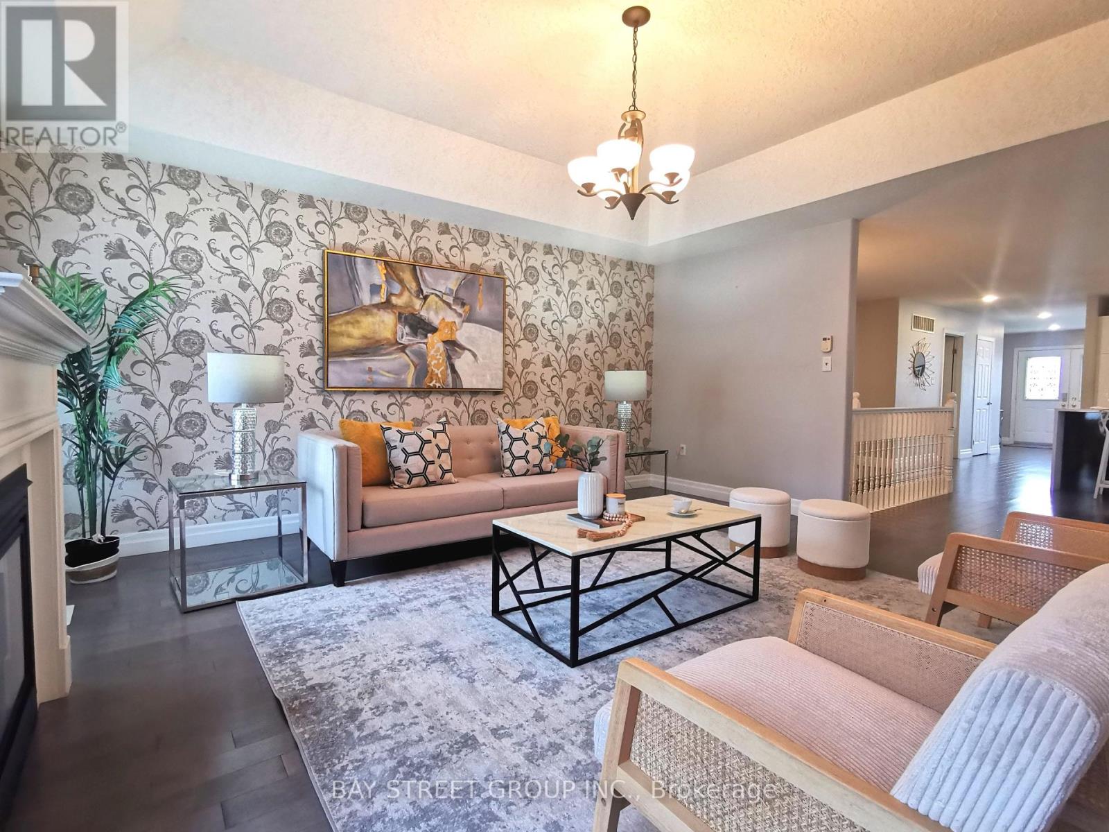 19 Falcon Crescent, Barrie, Ontario  L4N 0Y9 - Photo 6 - S13043904