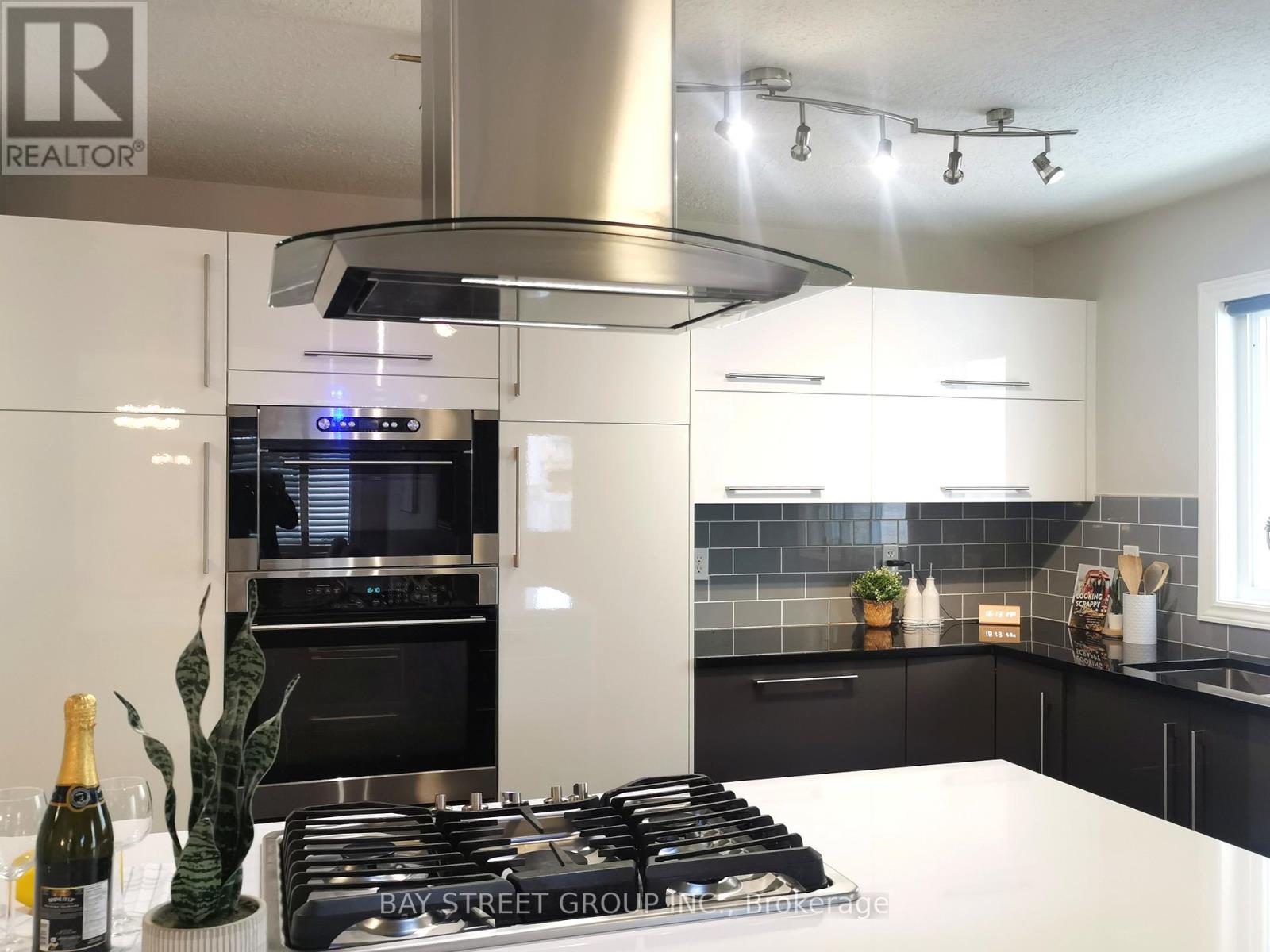 19 Falcon Crescent, Barrie, Ontario  L4N 0Y9 - Photo 13 - S13043904