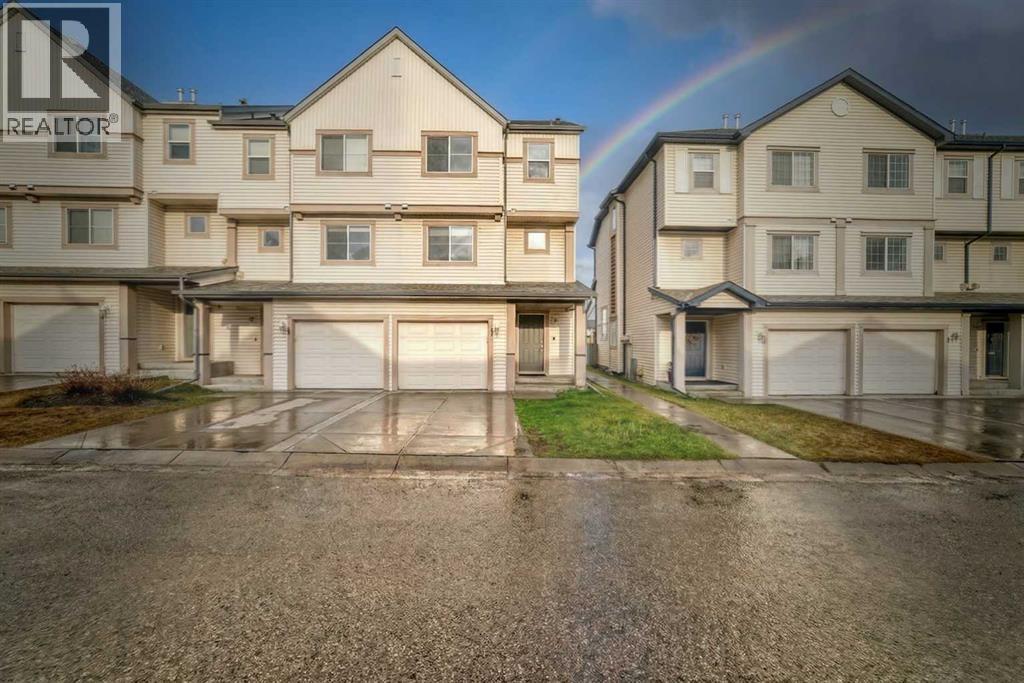 17 Copperfield Court Se, Calgary, Alberta  T2Z 4Z3 - Photo 4 - A2302063