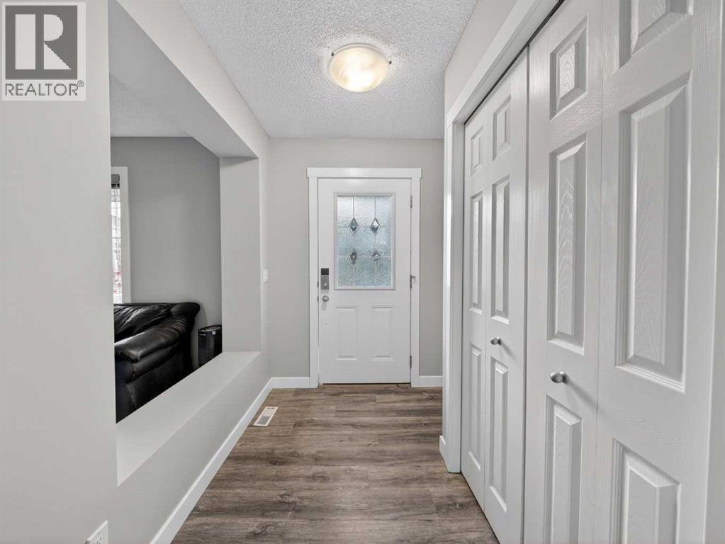 70 Bridlecrest Manor Sw, Calgary, Alberta  T2Y 4Y3 - Photo 4 - A2303682
