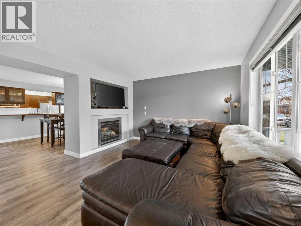 70 Bridlecrest Manor Sw, Calgary, Alberta  T2Y 4Y3 - Photo 5 - A2303682