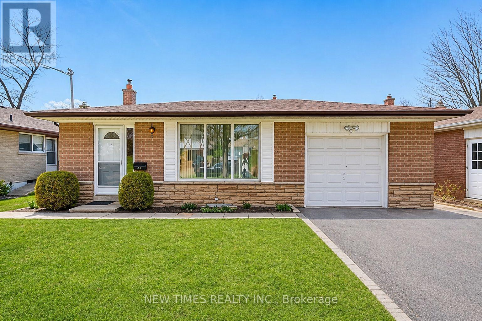 52 LEHAR CRESCENT, Toronto, Ontario