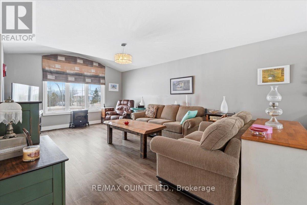 355 Mitchells Crossroad, Prince Edward County, Ontario  K0K 2T0 - Photo 12 - X12834248