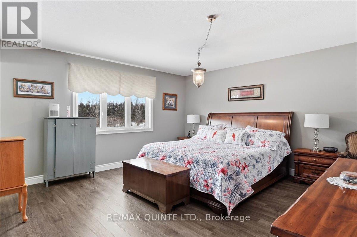 355 Mitchells Crossroad, Prince Edward County, Ontario  K0K 2T0 - Photo 23 - X12834248