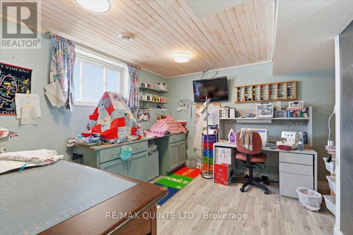 355 Mitchells Crossroad, Prince Edward County, Ontario  K0K 2T0 - Photo 33 - X12834248