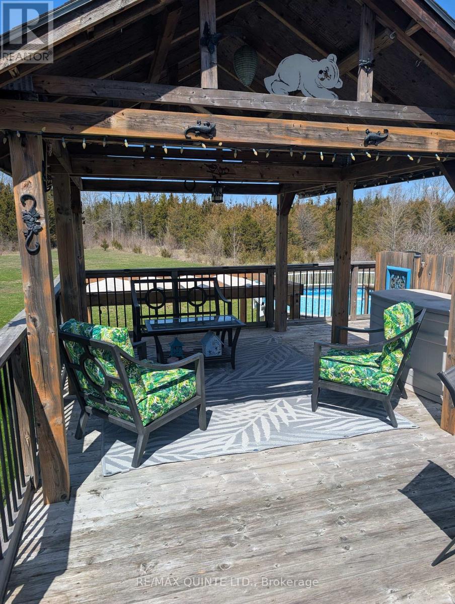 355 Mitchells Crossroad, Prince Edward County, Ontario  K0K 2T0 - Photo 4 - X12834248