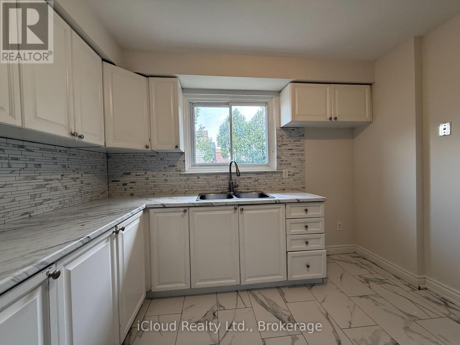 3880 Teeswater Road, Mississauga, Ontario  L4T 3L1 - Photo 12 - W13043578