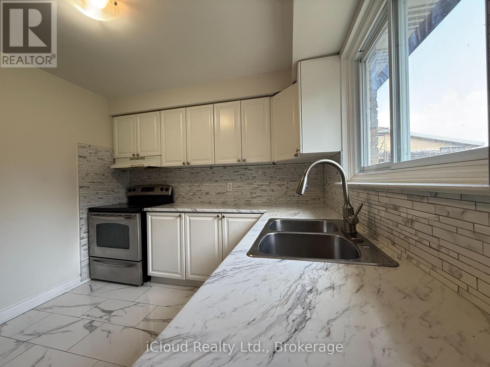 3880 Teeswater Road, Mississauga, Ontario  L4T 3L1 - Photo 11 - W13043578