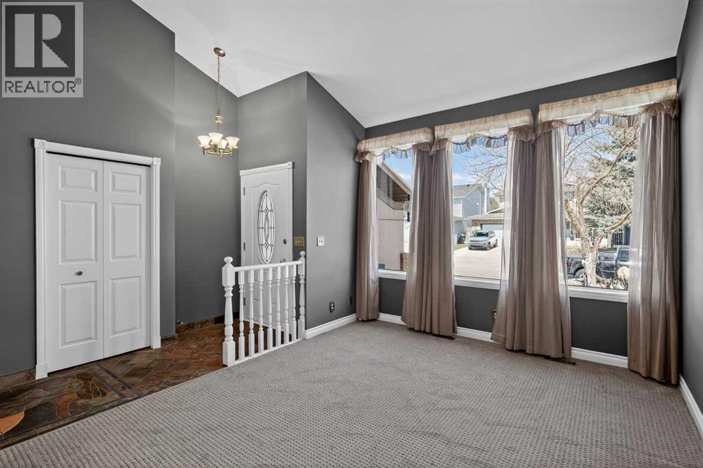 67 Woodstock Road SW, Calgary, Alberta  T2W 5W3 - Photo 4 - A2304479