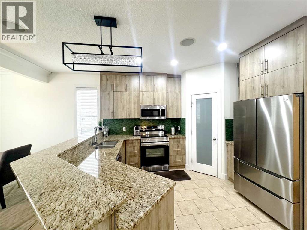 109 Kinniburgh Boulevard E, Chestermere, Alberta  T1X 0L9 - Photo 5 - A2304356