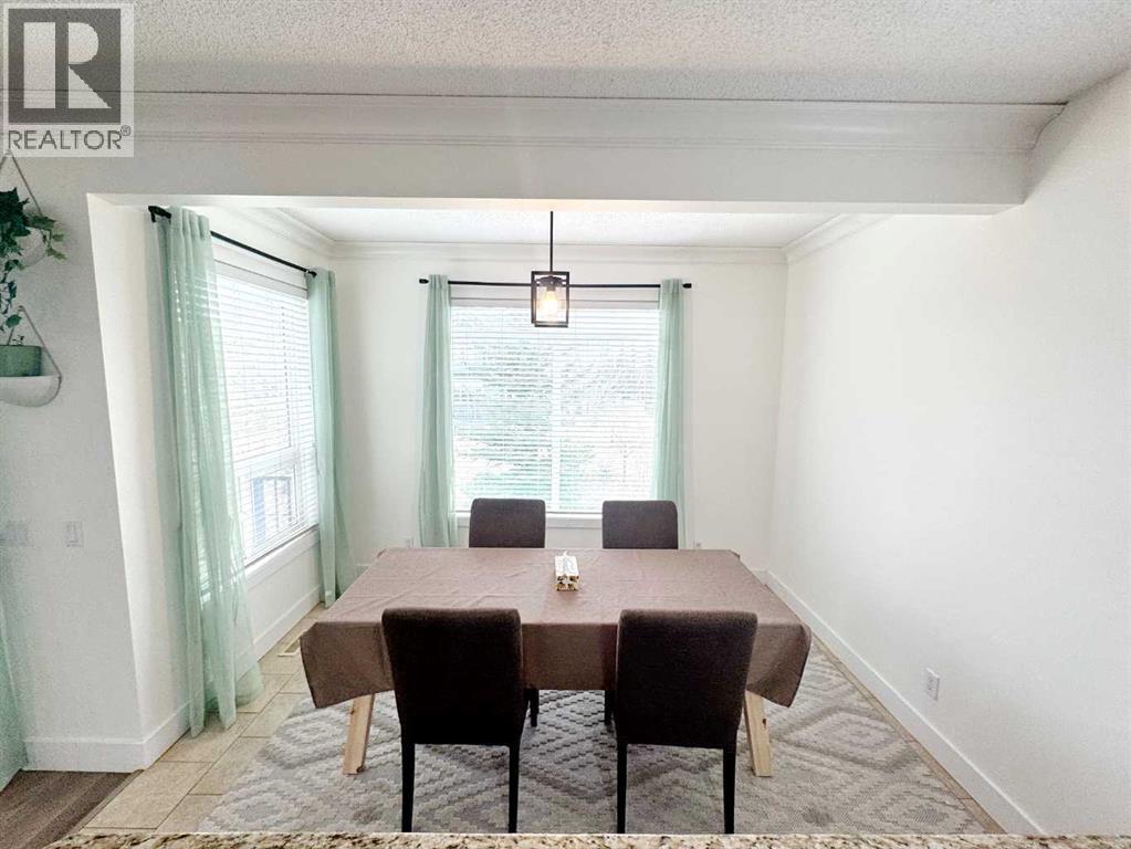 109 Kinniburgh Boulevard E, Chestermere, Alberta  T1X 0L9 - Photo 6 - A2304356