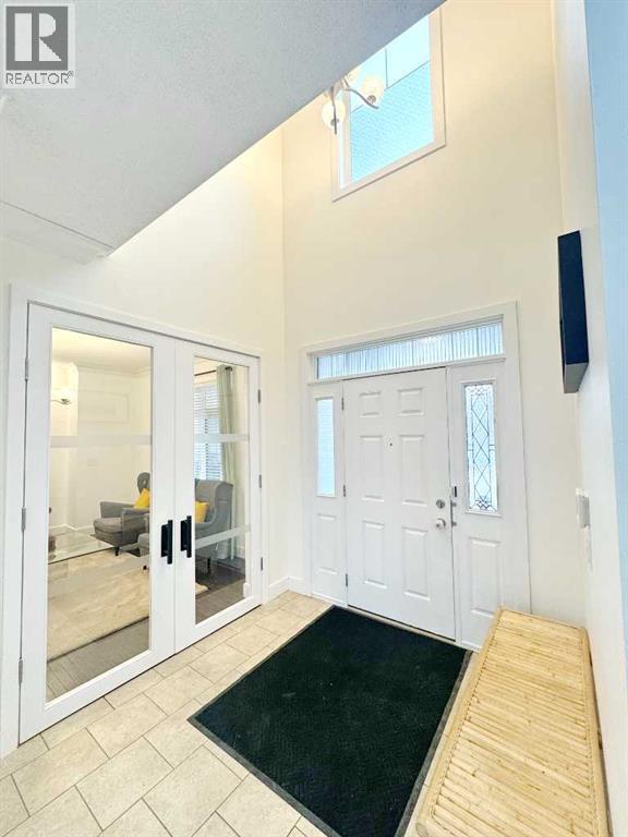 109 Kinniburgh Boulevard E, Chestermere, Alberta  T1X 0L9 - Photo 3 - A2304356