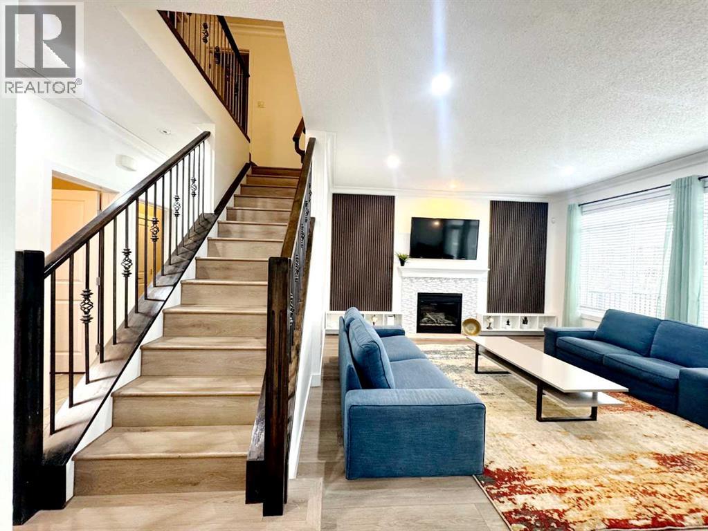 109 Kinniburgh Boulevard E, Chestermere, Alberta  T1X 0L9 - Photo 4 - A2304356