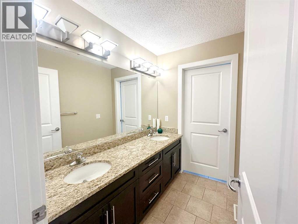 109 Kinniburgh Boulevard E, Chestermere, Alberta  T1X 0L9 - Photo 13 - A2304356