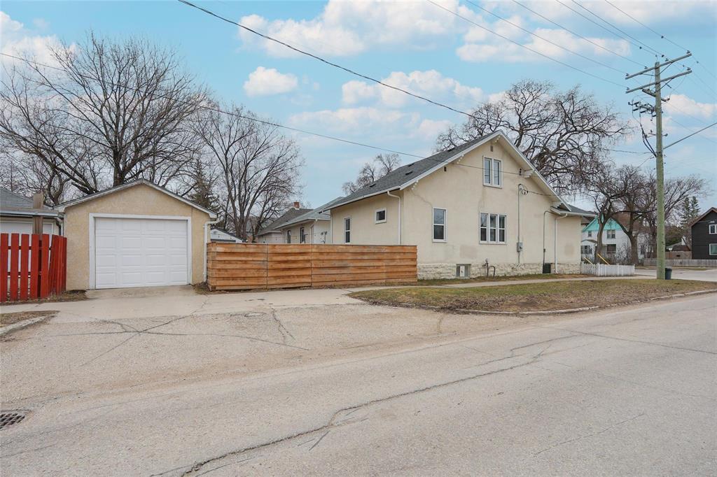 347 Burrows Avenue, Winnipeg, Manitoba  R2W 2Z7 - Photo 22 - 202608327