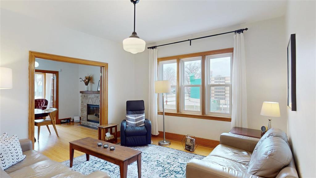 347 Burrows Avenue, Winnipeg, Manitoba  R2W 2Z7 - Photo 3 - 202608327