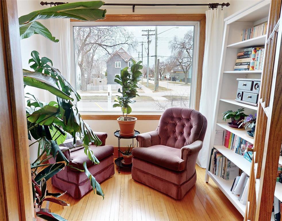 347 Burrows Avenue, Winnipeg, Manitoba  R2W 2Z7 - Photo 5 - 202608327