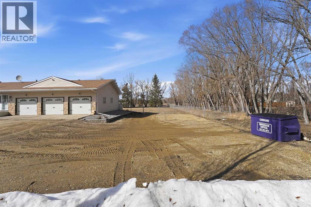 #80 C & E  Trail   39235 Trail, Rural Red Deer County, Alberta  T4S 2A7 - Photo 3 - A2302049