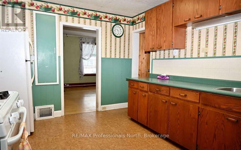 330 John Street S, Gravenhurst, Ontario  P1P 1J1 - Photo 15 - X12943600