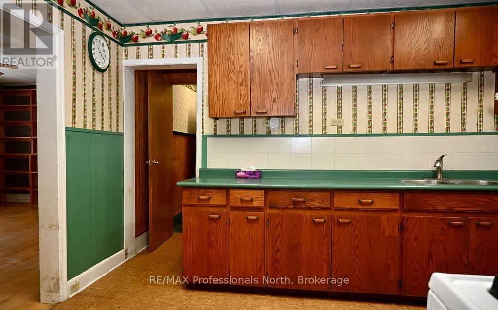 330 John Street S, Gravenhurst, Ontario  P1P 1J1 - Photo 18 - X12943600