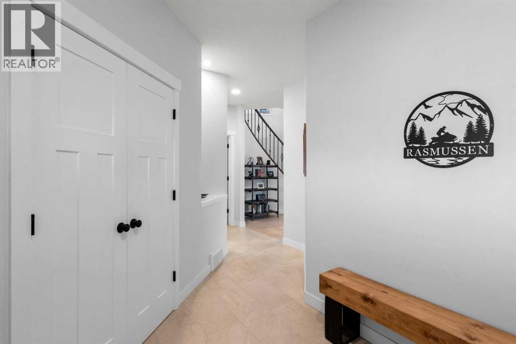 99 Ridge View Close, Cochrane, Alberta  T4C 0P8 - Photo 8 - A2302374