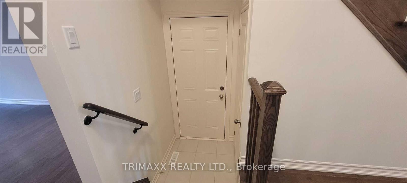 9 Truffle Court, Brampton, Ontario  L7A 5A6 - Photo 9 - W12671900