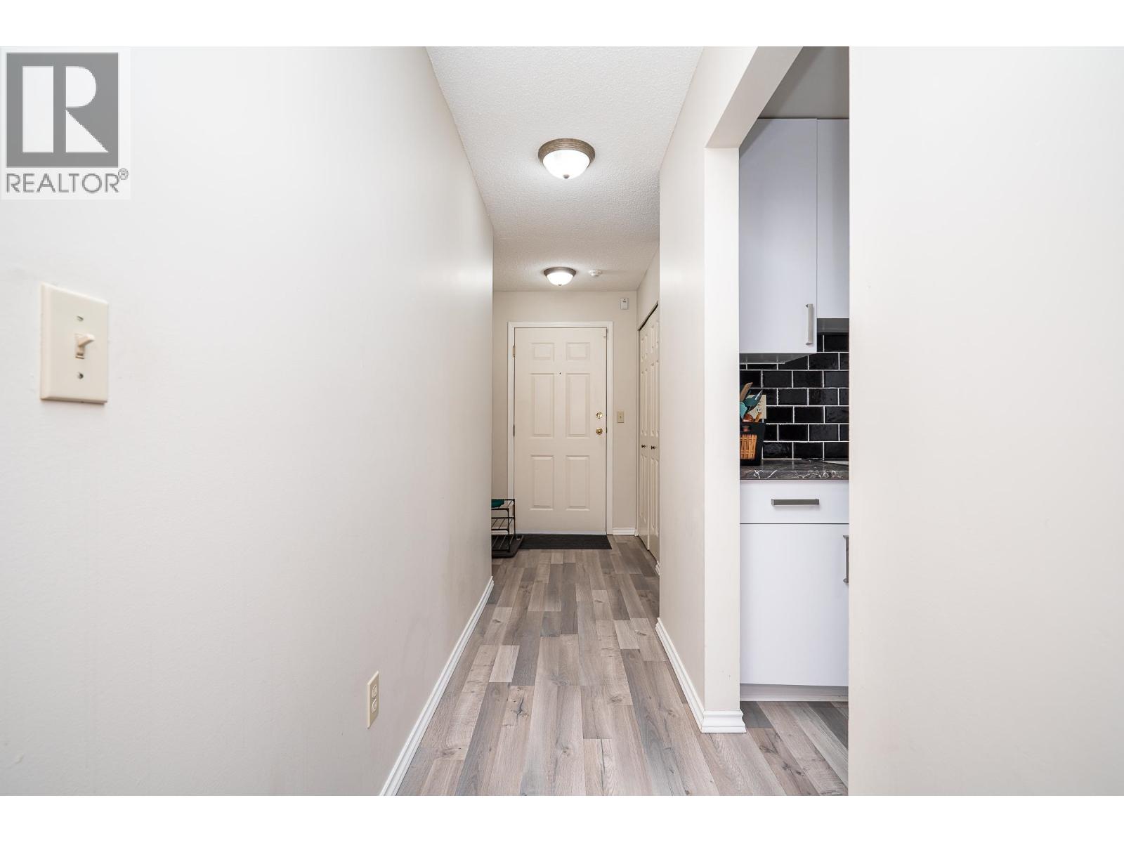 Listing Picture 29 of 31 : 109 5250 VICTORY STREET, Burnaby / 本拿比 - 魯藝地產 Yvonne Lu Group - MLS Medallion Club Member