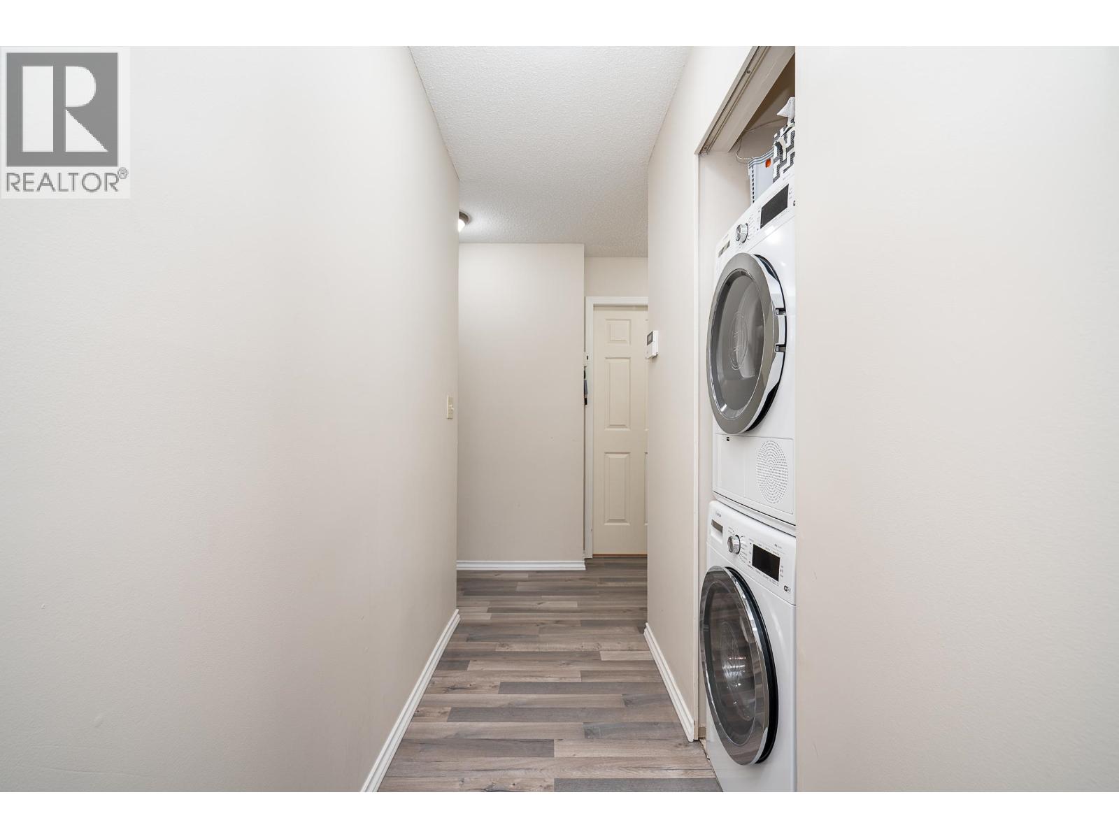 Listing Picture 31 of 31 : 109 5250 VICTORY STREET, Burnaby / 本拿比 - 魯藝地產 Yvonne Lu Group - MLS Medallion Club Member