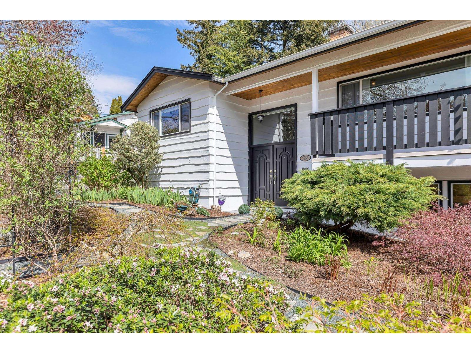 7958 Taulbut Street, Mission, British Columbia  V2V 3W7 - Photo 3 - R3108577