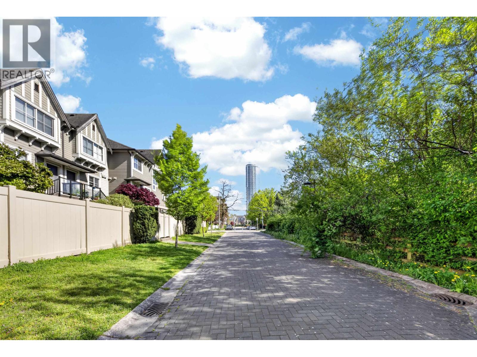 203 7159 Stride Avenue, Burnaby, British Columbia  V3N 1T8 - Photo 3 - R3115581