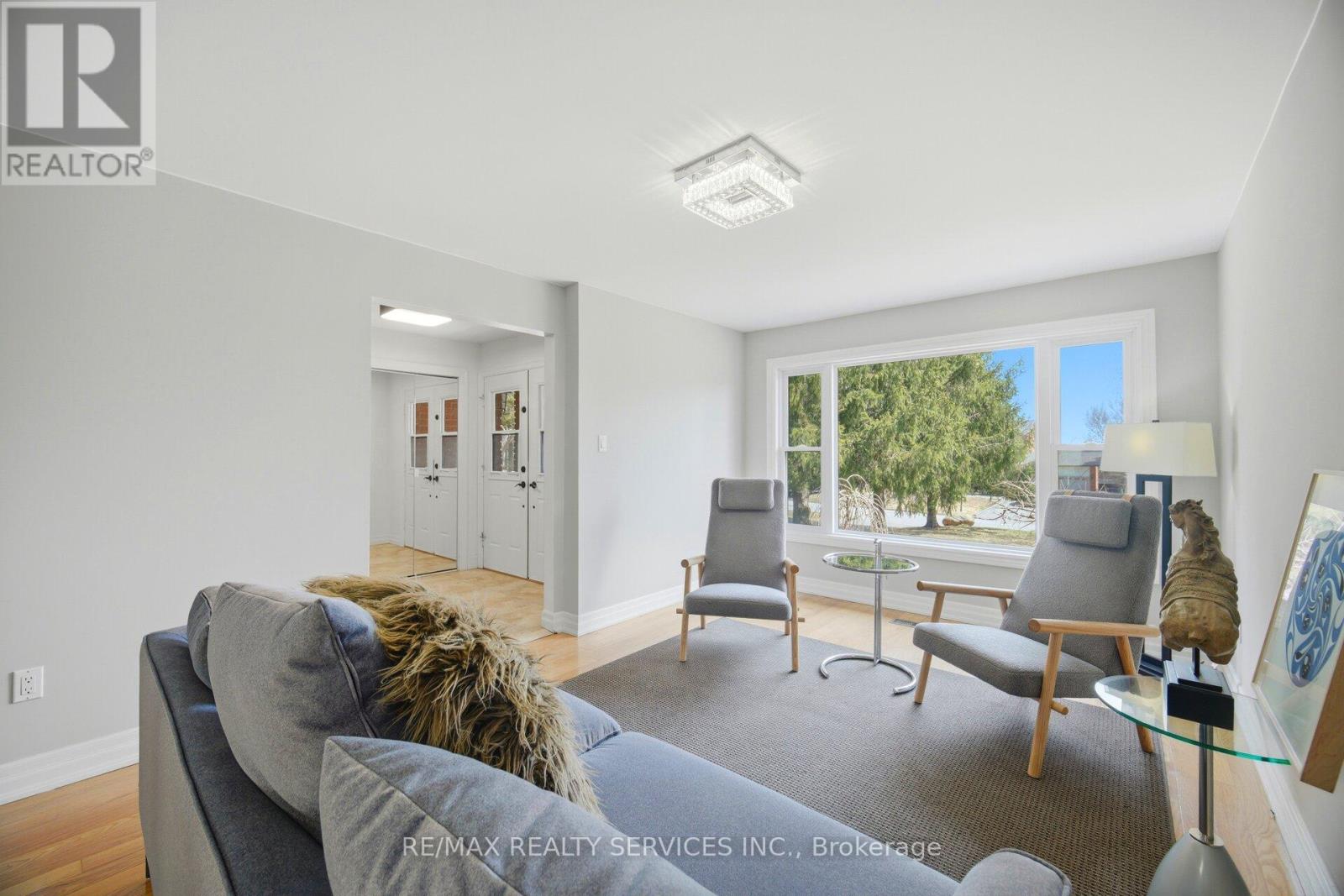 38 Marilyn Street, Caledon, Ontario  L7C 1H5 - Photo 6 - W12985226